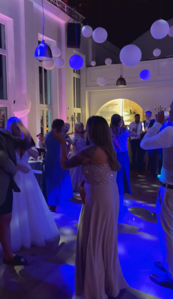 Hochzeits-DJ Wuppertal Location Lüntenbecker Höhe Tanzfläche mit tanzende Gäste in Wuppertal